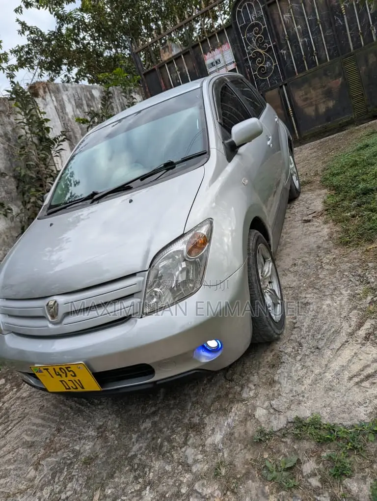 Toyota IST 2005 Silver
