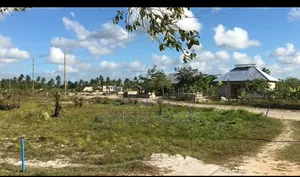 Kiwanja Cha Biashara Barabarani Main Road