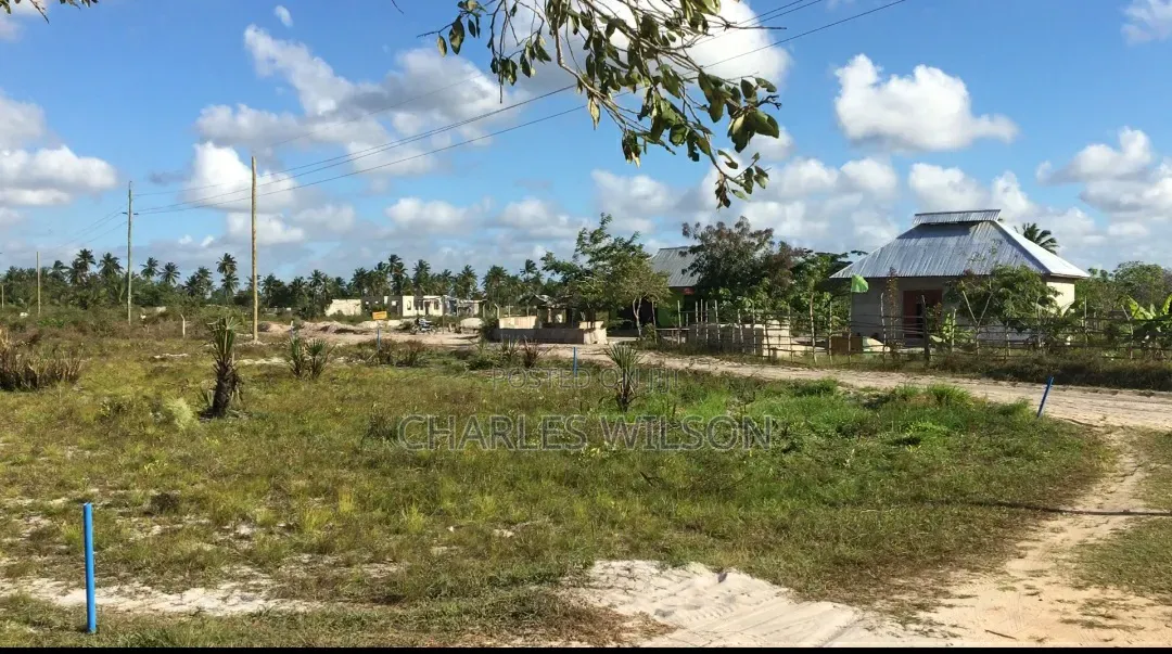 Kiwanja Cha Biashara Barabarani Main Road
