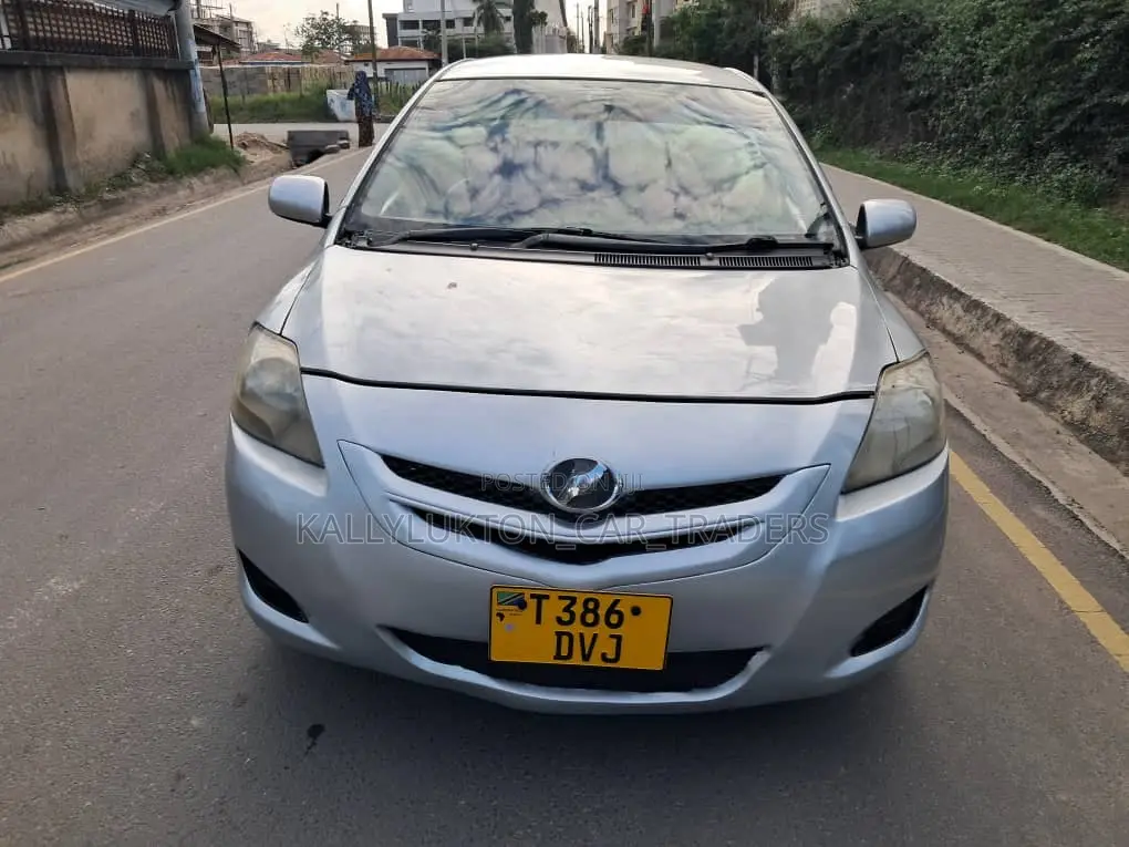 Toyota Belta 2005 Silver