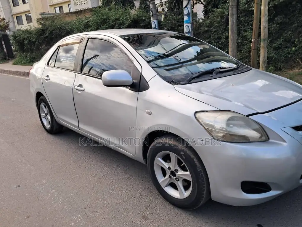 Toyota Belta 2005 Silver