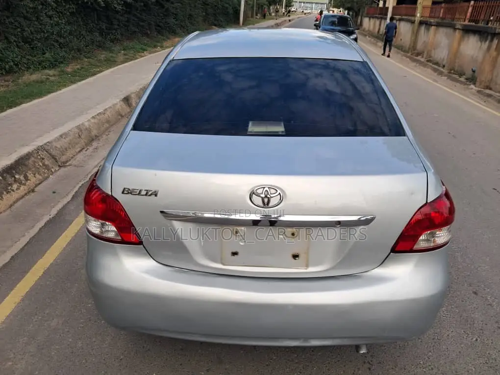 Toyota Belta 2005 Silver