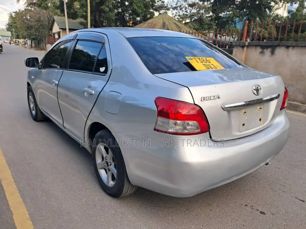 Toyota Belta 2005 Silver