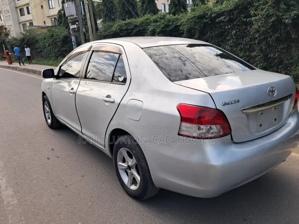 Toyota Belta 2005 Silver