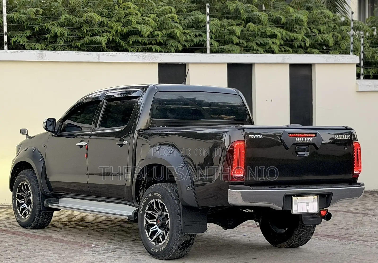 Toyota Hilux 2013 Black
