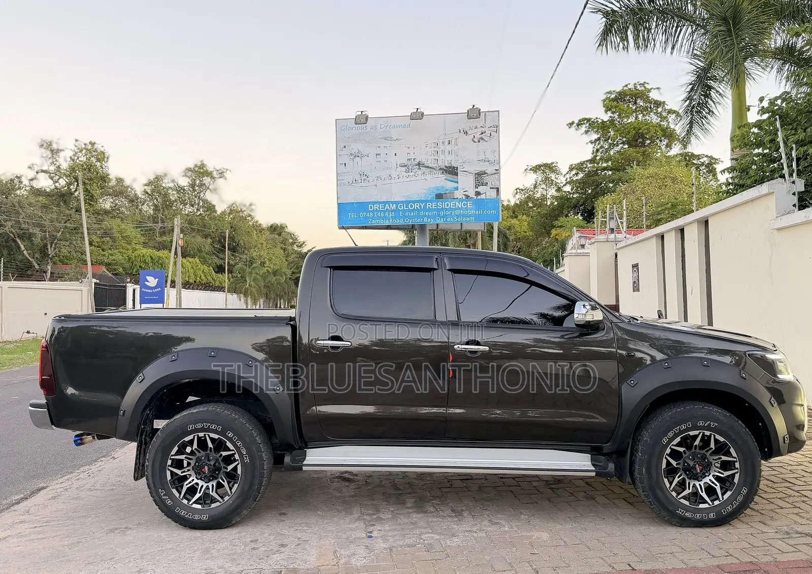 Toyota Hilux 2013 Black
