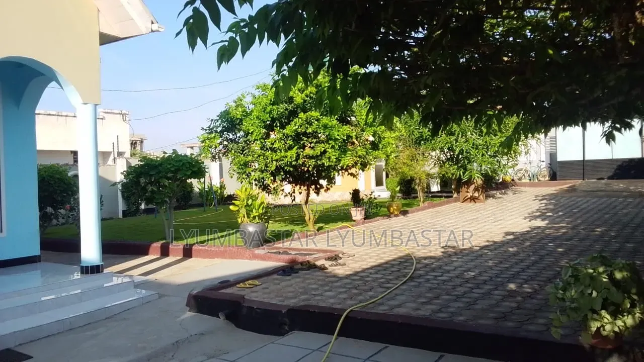 6bdrm House in Mabwepande Polisi, Bunju for sale