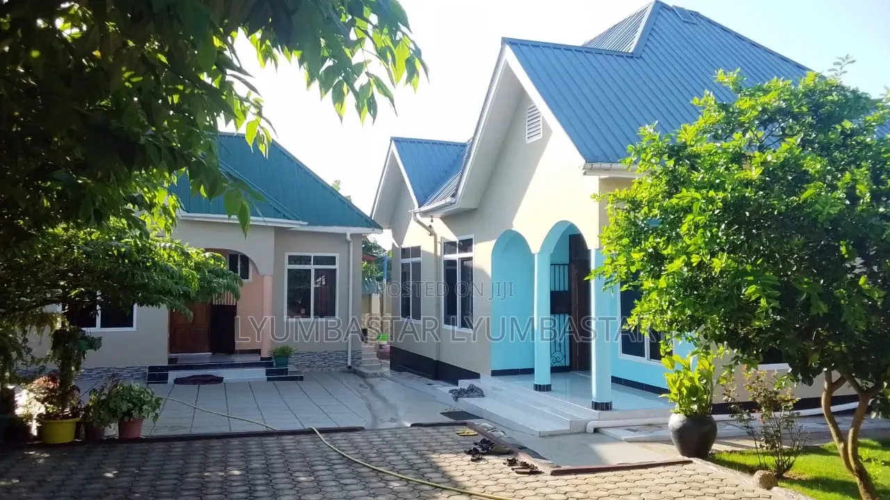 6bdrm House in Mabwepande Polisi, Bunju for sale