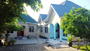 6bdrm House in Mabwepande Polisi, Bunju for sale