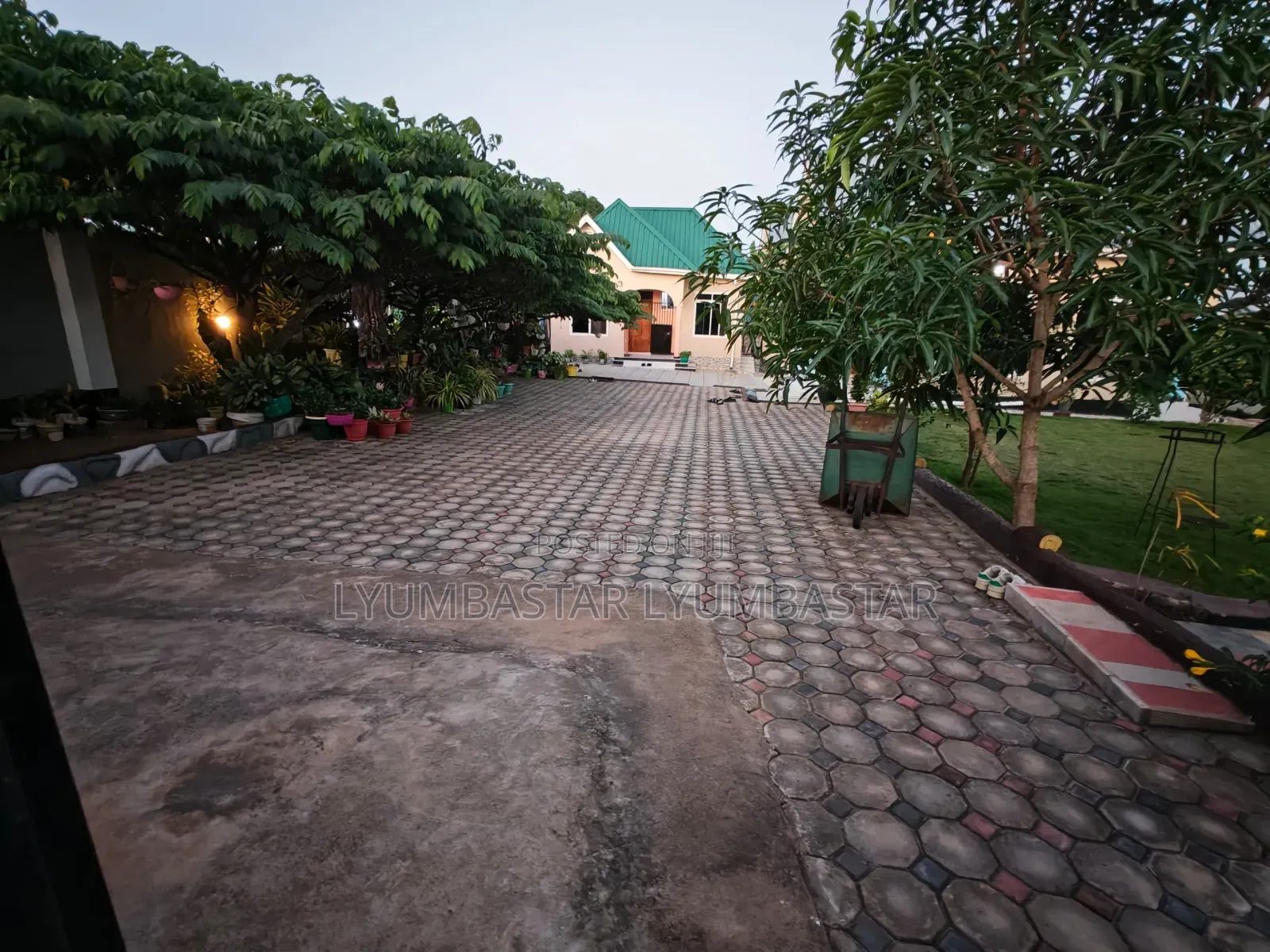 6bdrm House in Mabwepande Polisi, Bunju for sale