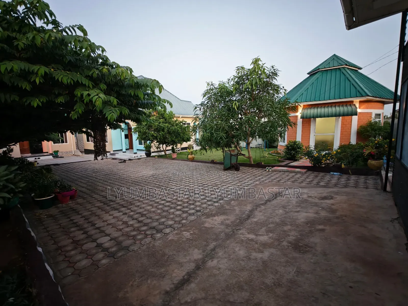 6bdrm House in Mabwepande Polisi, Bunju for sale