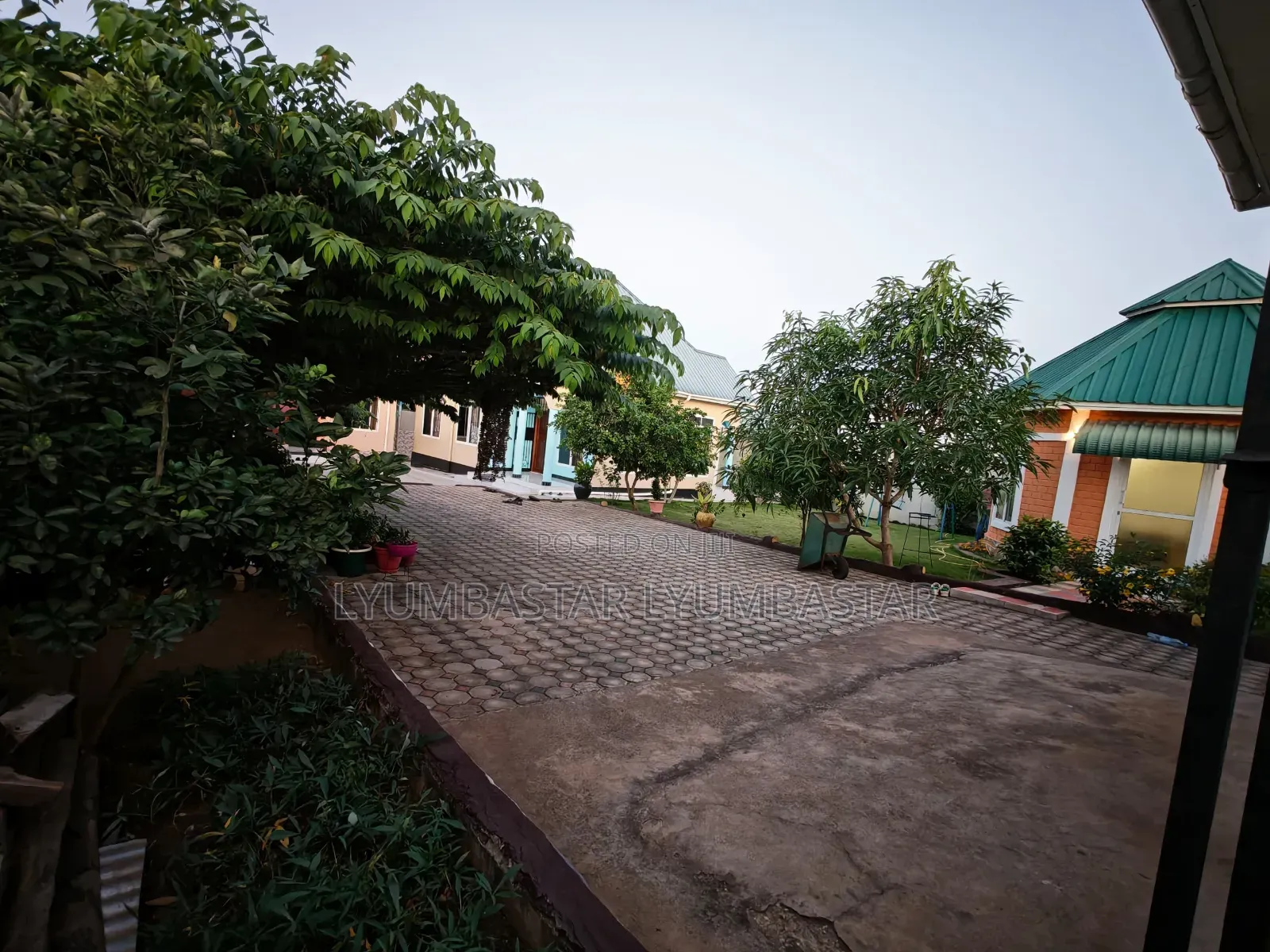 6bdrm House in Mabwepande Polisi, Bunju for sale