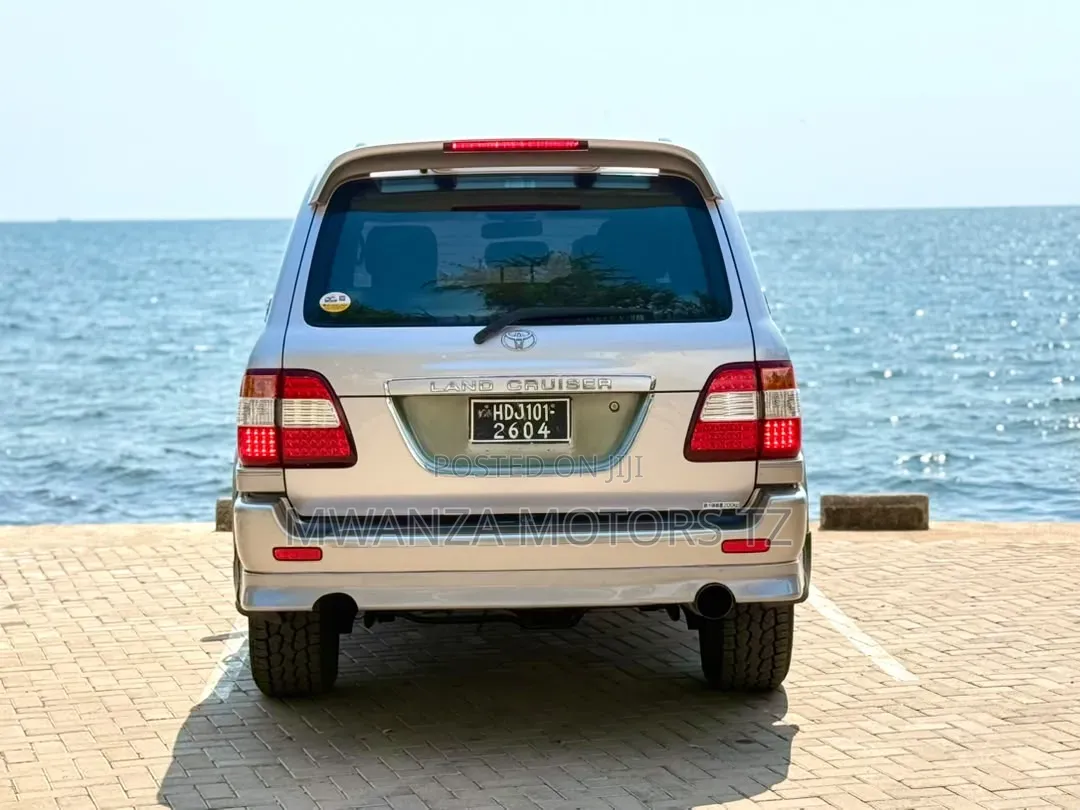 Toyota Land Cruiser 1998 Silver