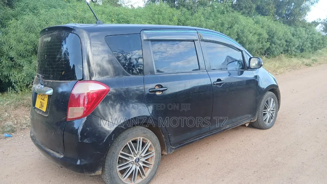 Toyota Ractis 2007 Black