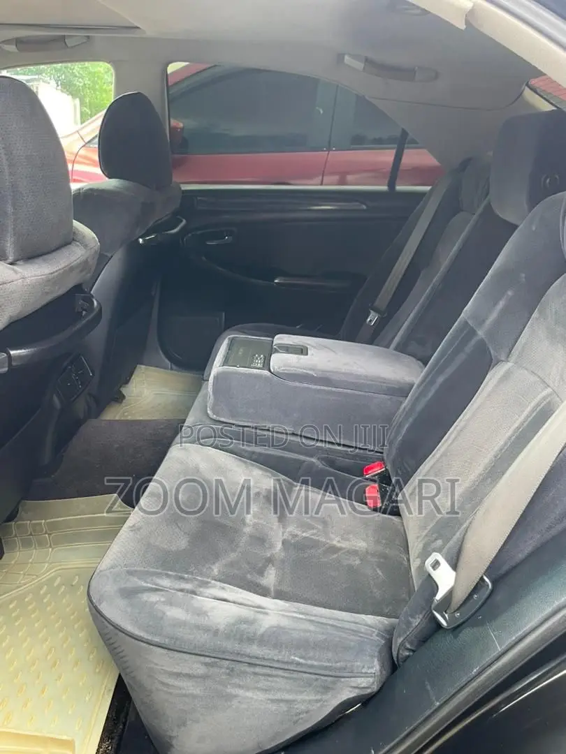 Toyota Crown 2004 Black