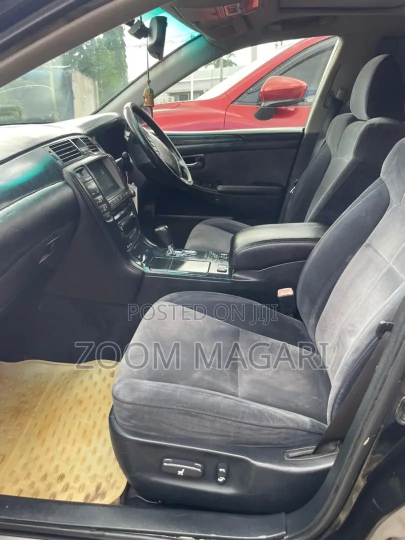 Toyota Crown 2004 Black