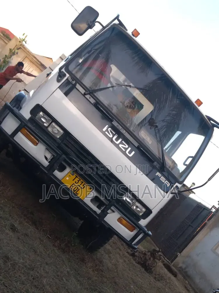 Isuzu Tipa