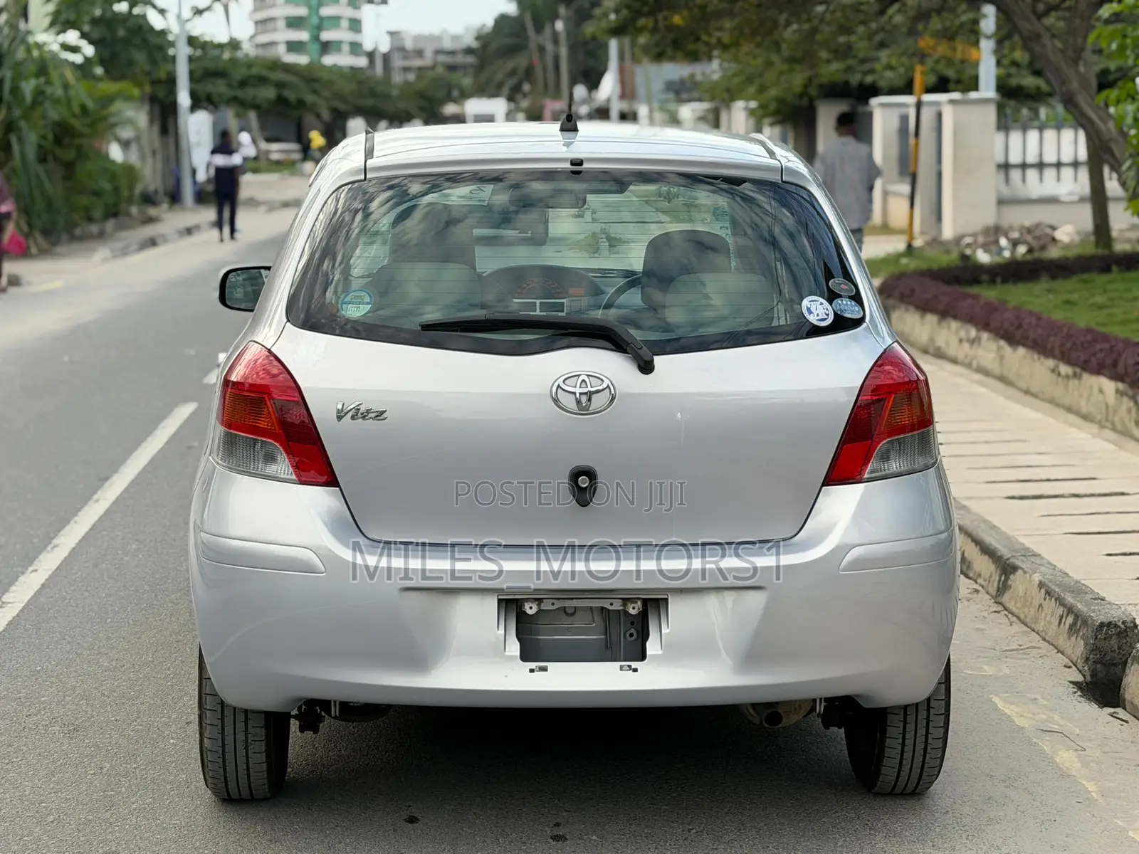 Toyota Vitz 2009 Silver