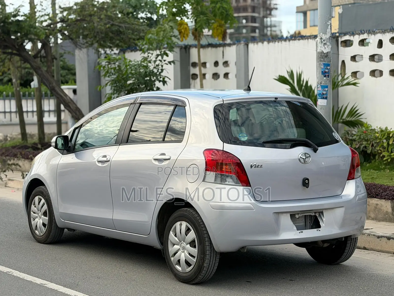 Toyota Vitz 2009 Silver