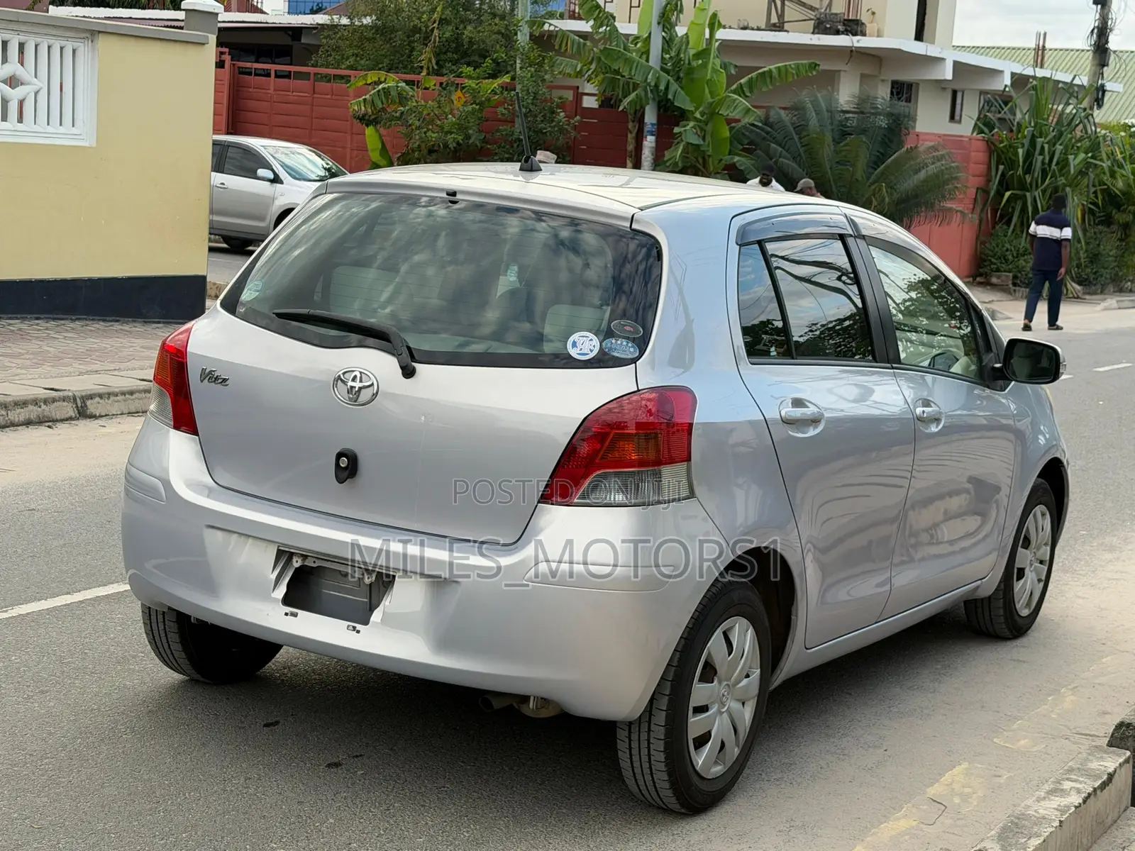 Toyota Vitz 2009 Silver