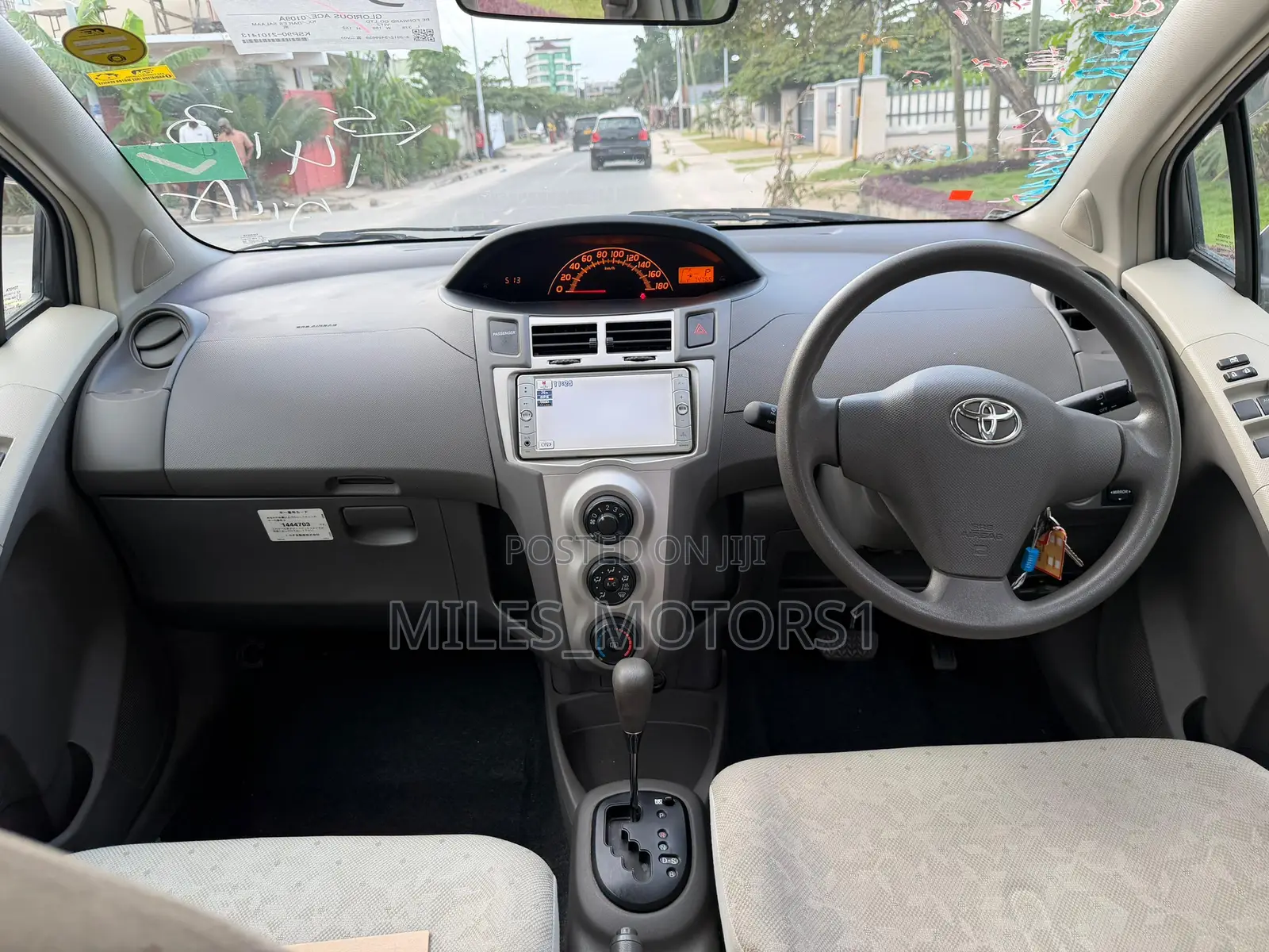 Toyota Vitz 2009 Silver