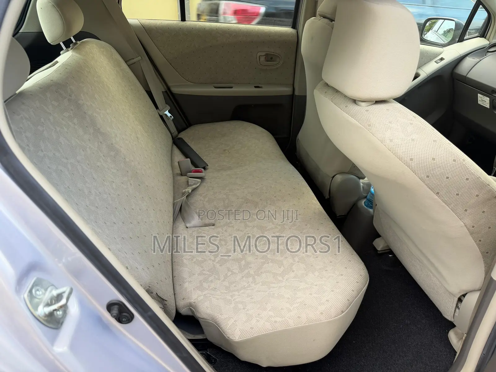 Toyota Vitz 2009 Silver