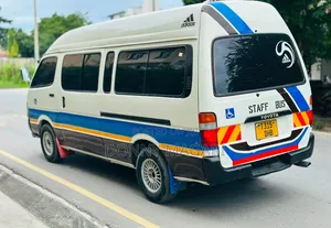 Toyota HiAce 2005 White