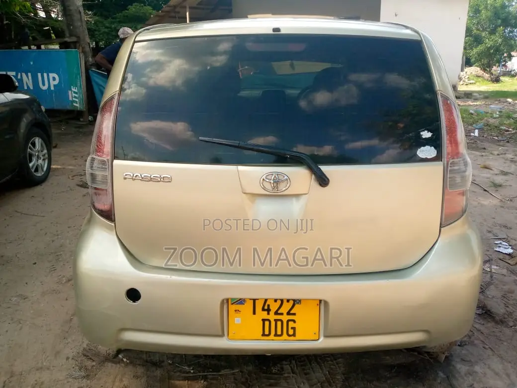 Toyota Passo 2004 Beige