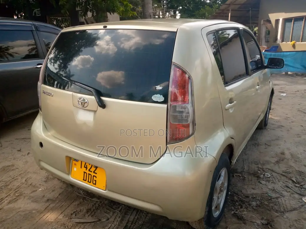 Toyota Passo 2004 Beige