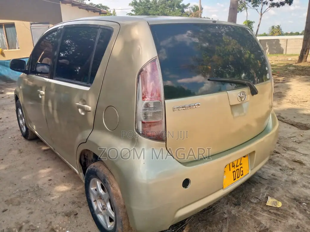 Toyota Passo 2004 Beige
