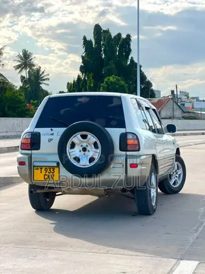 Toyota RAV4 Automatic 2000 White