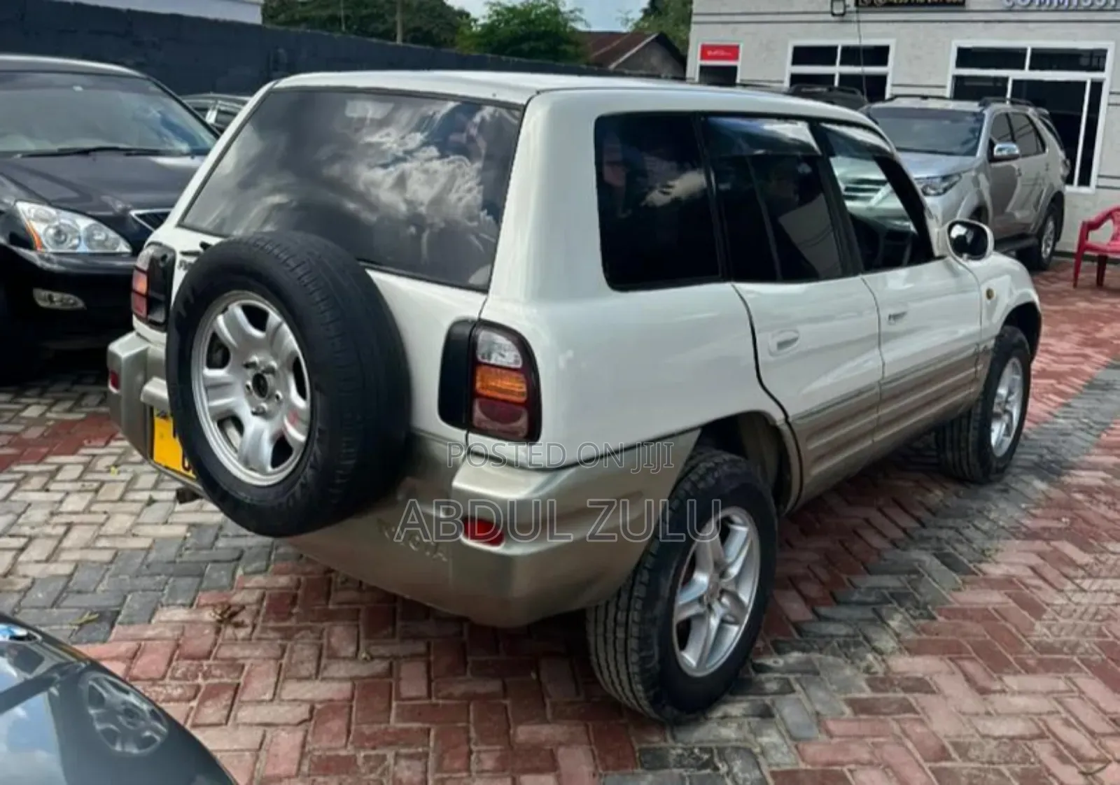 Toyota RAV4 Automatic 2000 White