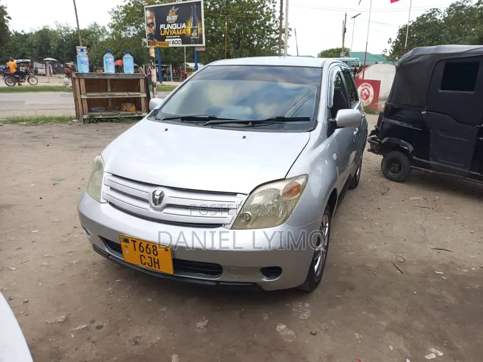 Toyota IST 2005 Silver