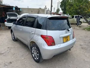 Toyota IST 2005 Silver