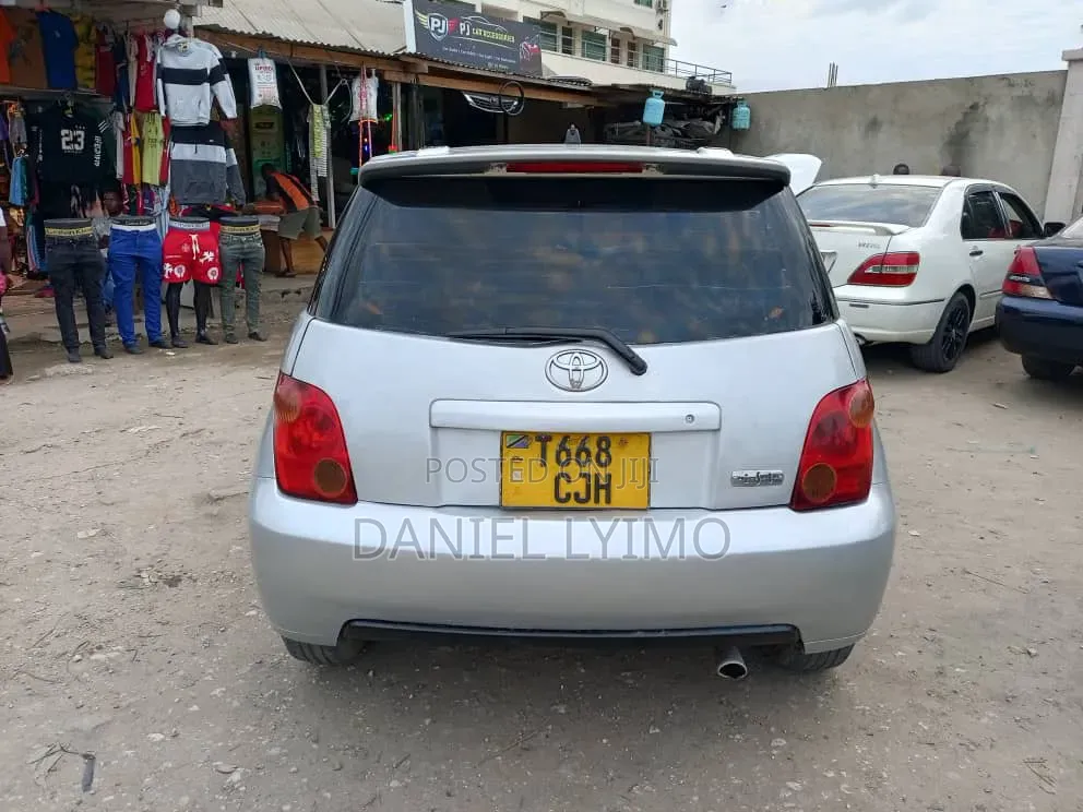 Toyota IST 2005 Silver
