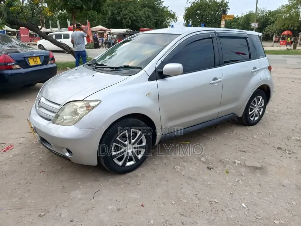 Toyota IST 2005 Silver