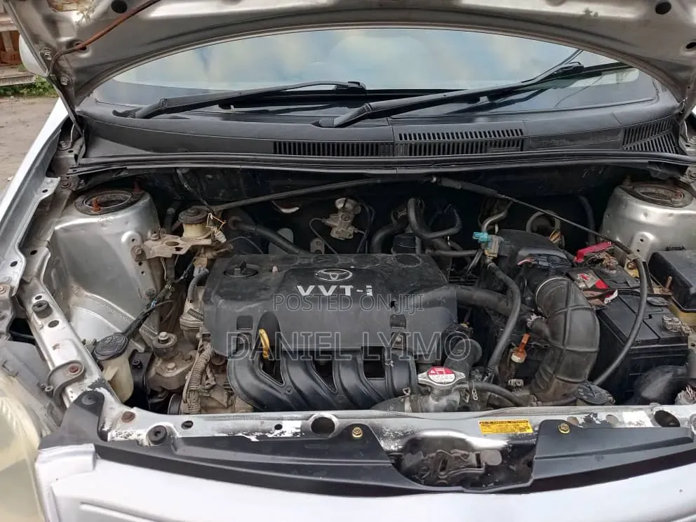 Toyota IST 2005 Silver