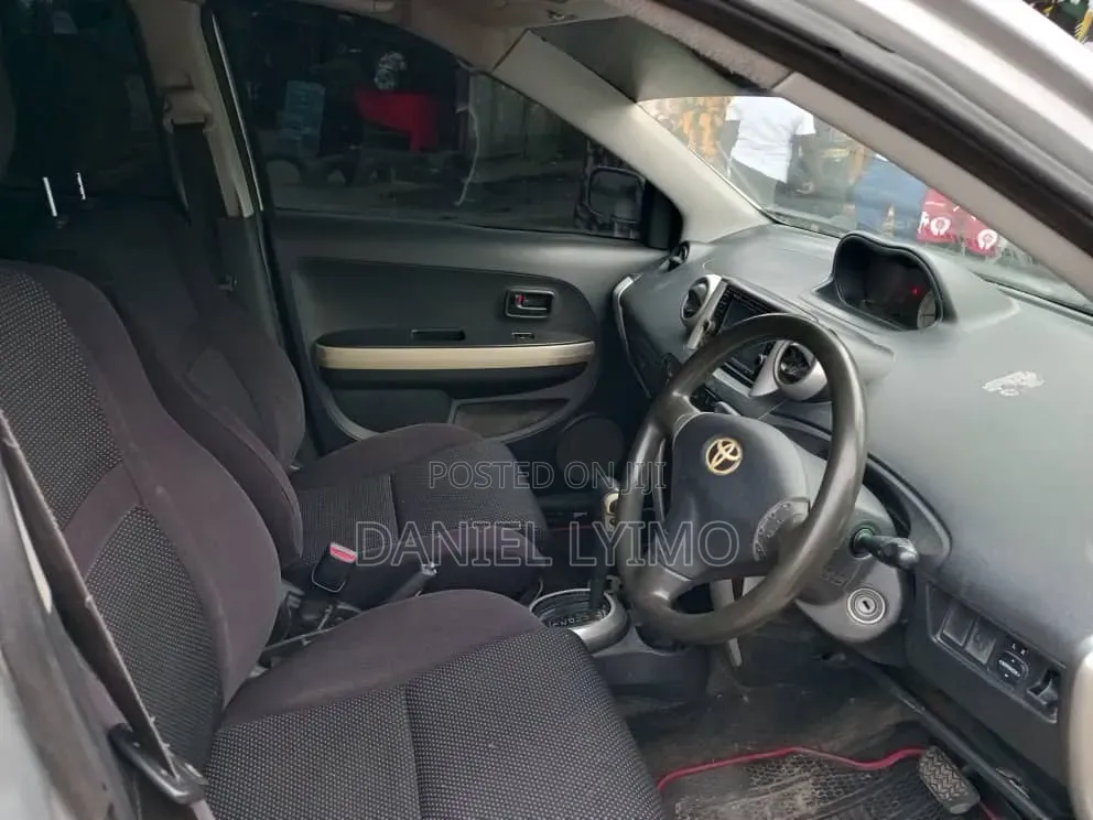 Toyota IST 2005 Silver