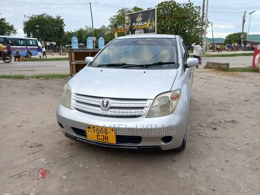 Toyota IST 2005 Silver