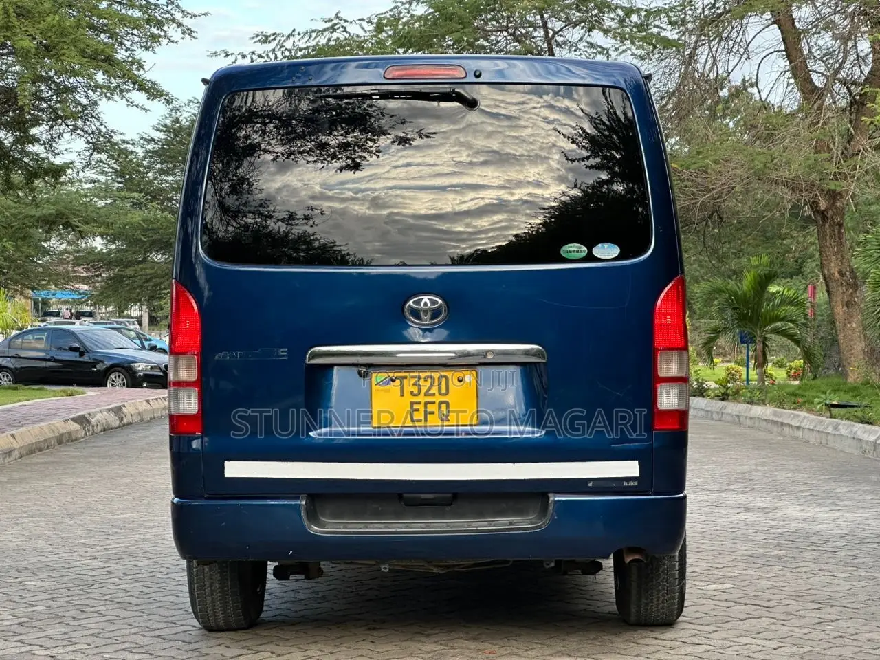 Toyota HiAce 2010 Blue