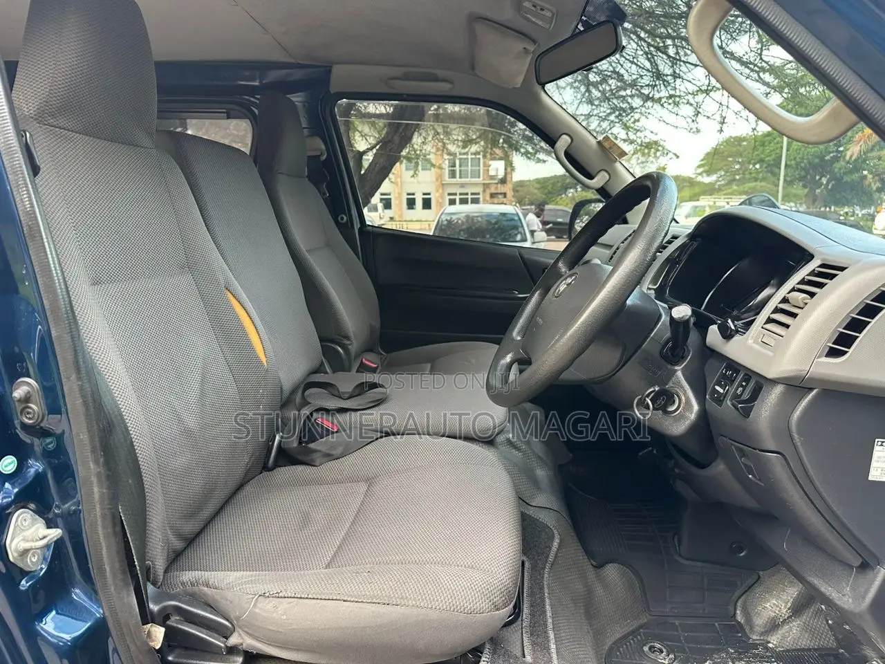 Toyota HiAce 2010 Blue