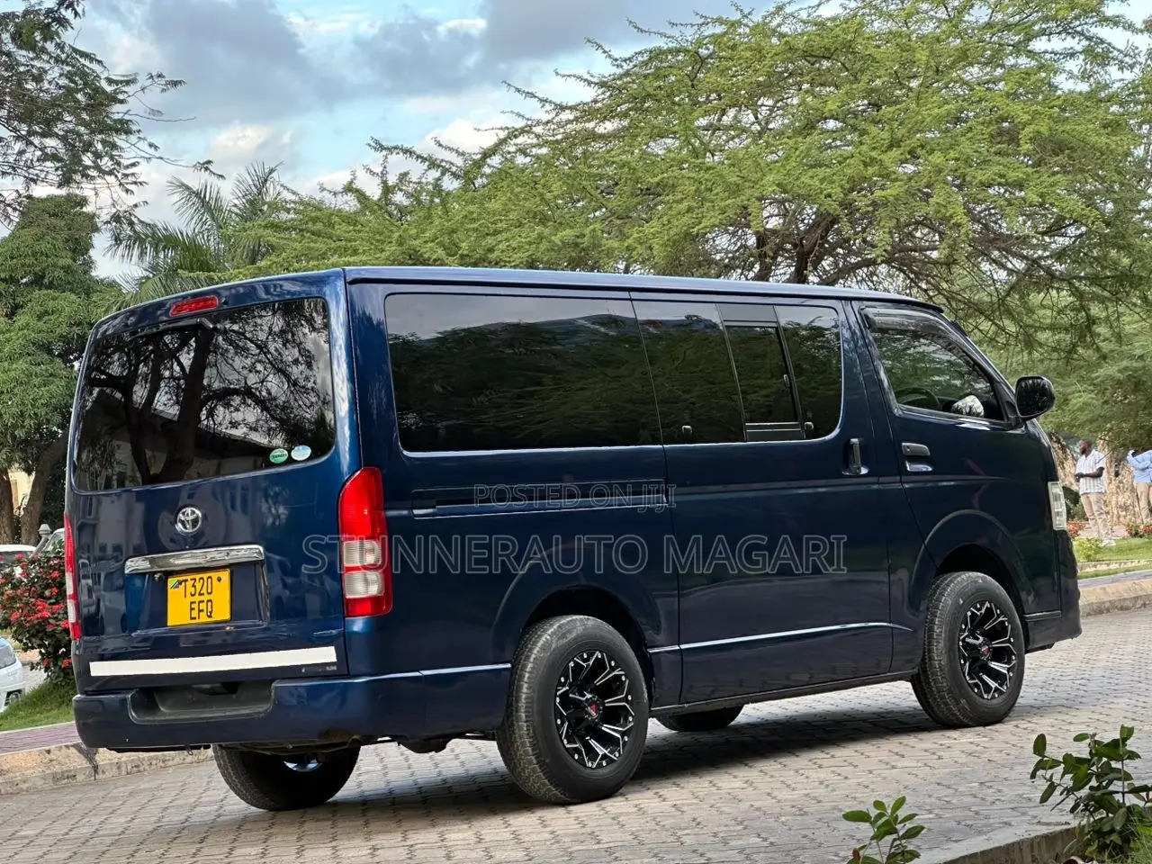 Toyota HiAce 2010 Blue