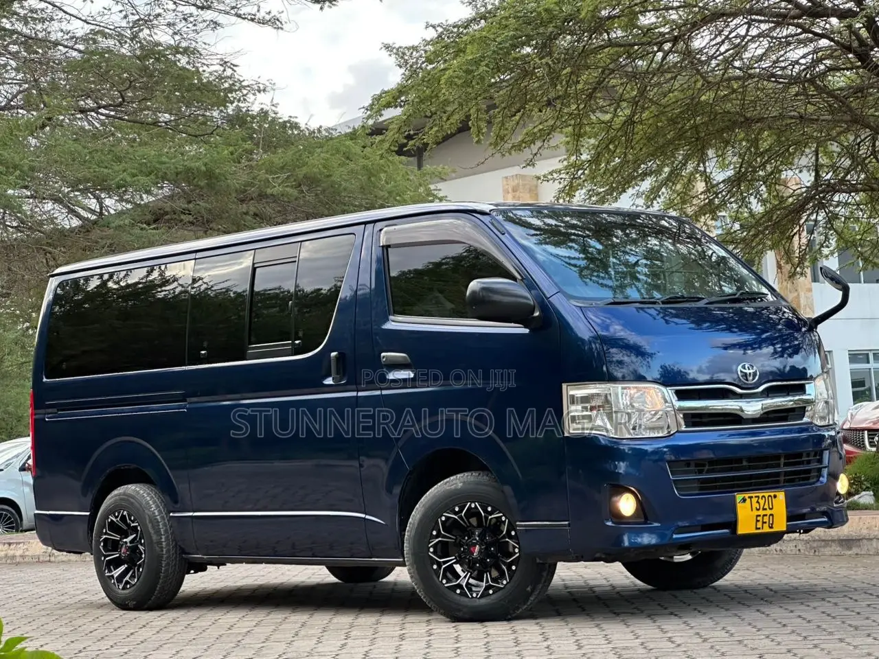 Toyota HiAce 2010 Blue