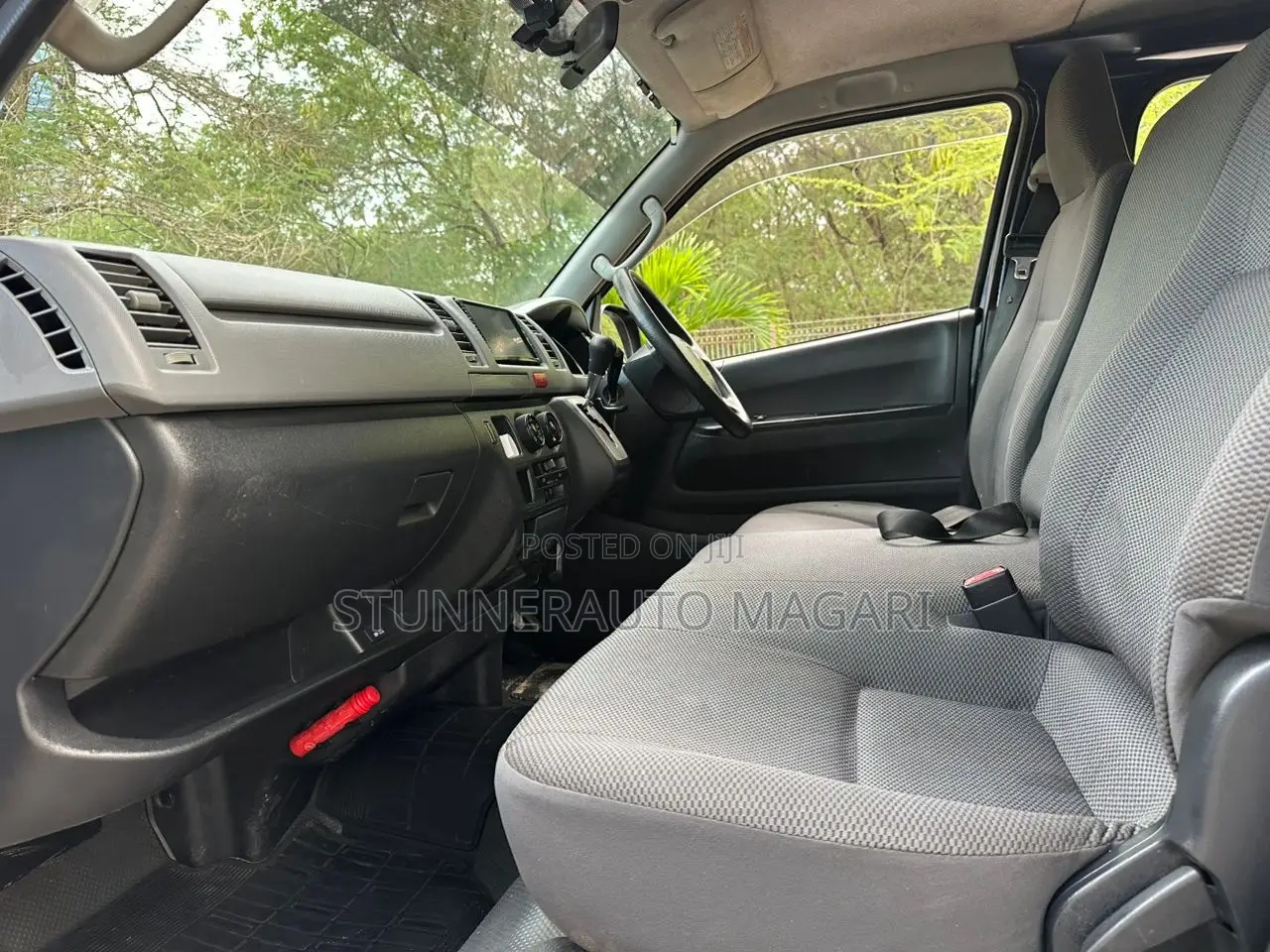 Toyota HiAce 2010 Blue
