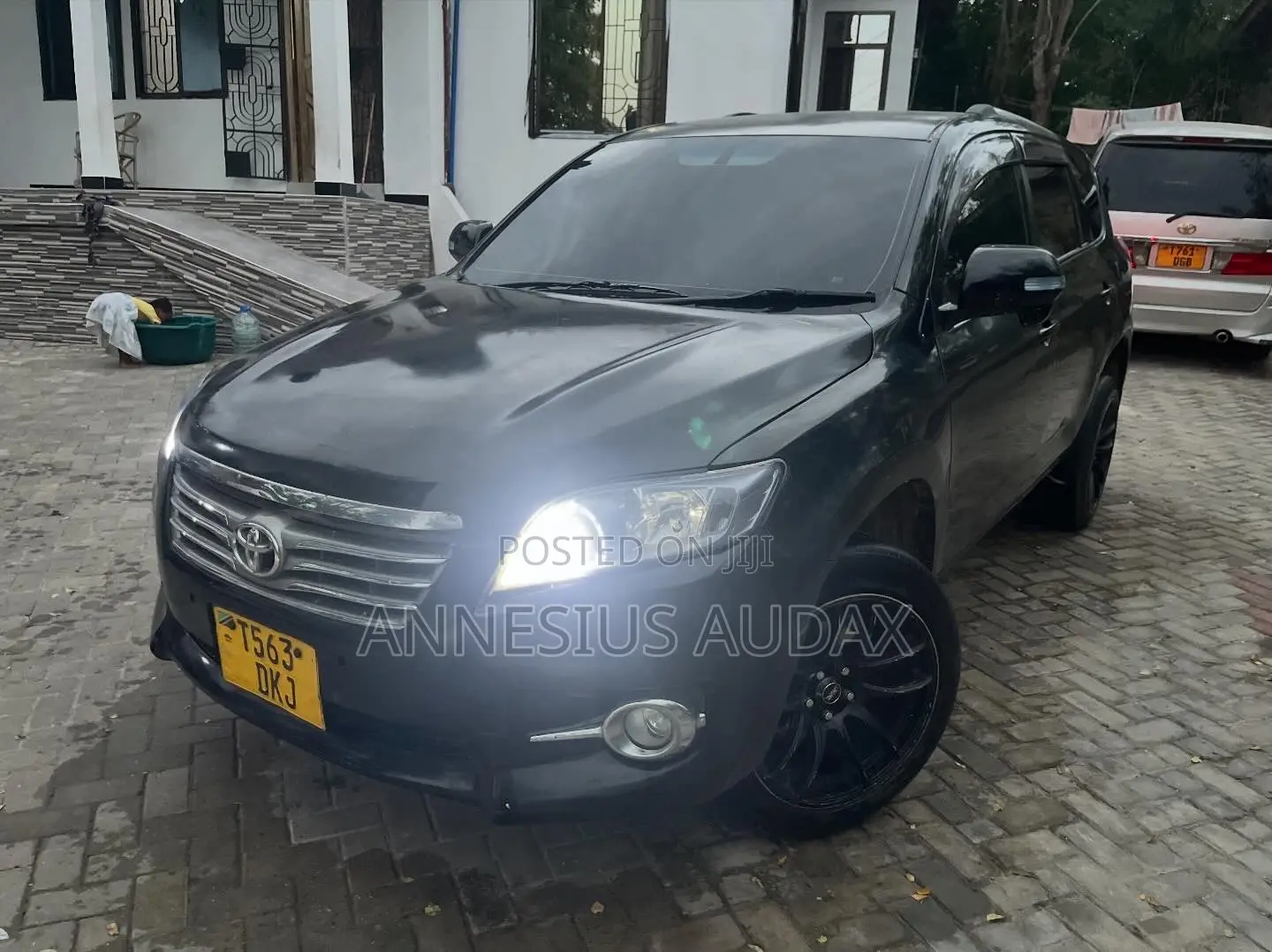 Toyota Vanguard 2012 Black