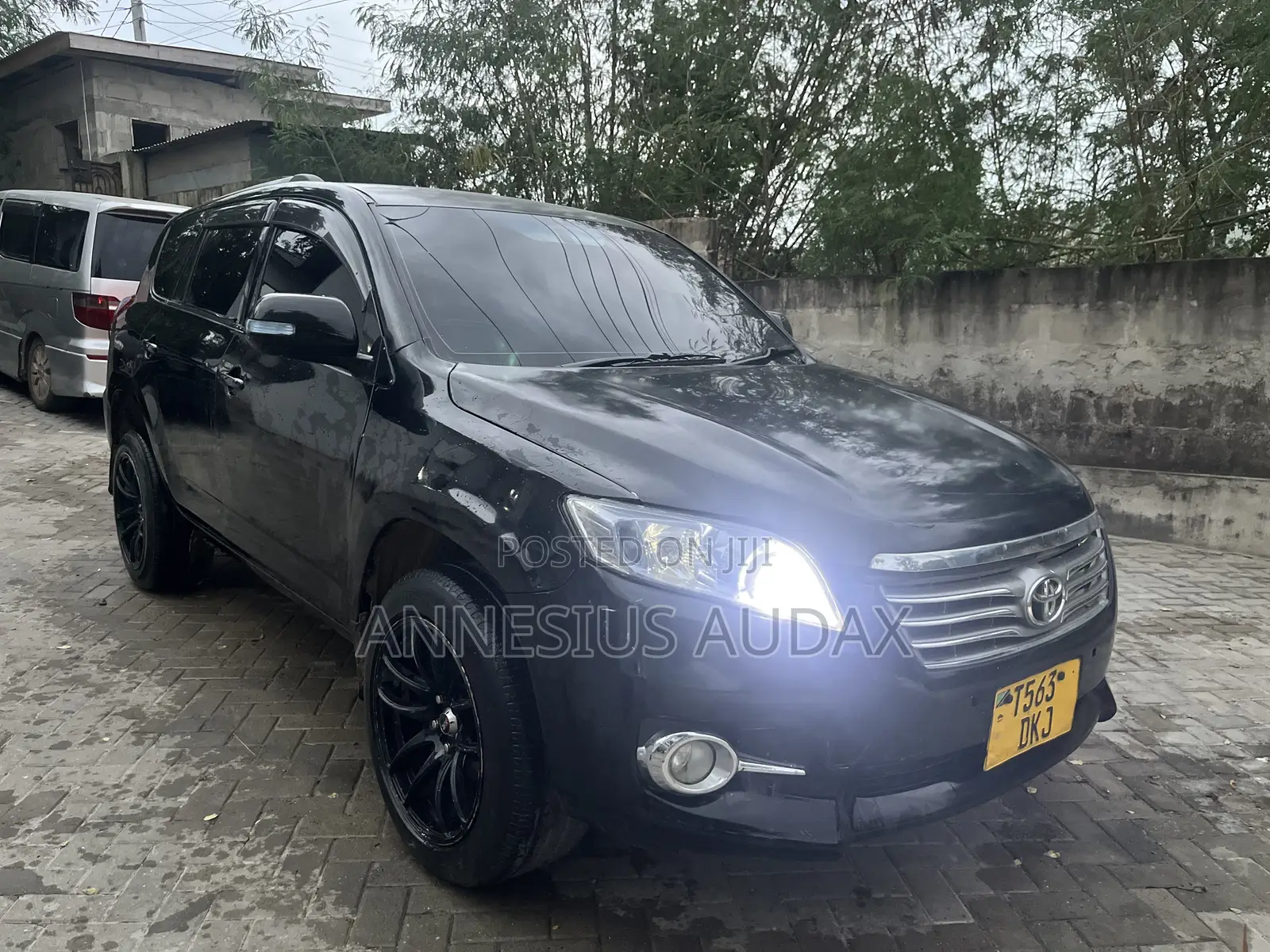 Toyota Vanguard 2012 Black