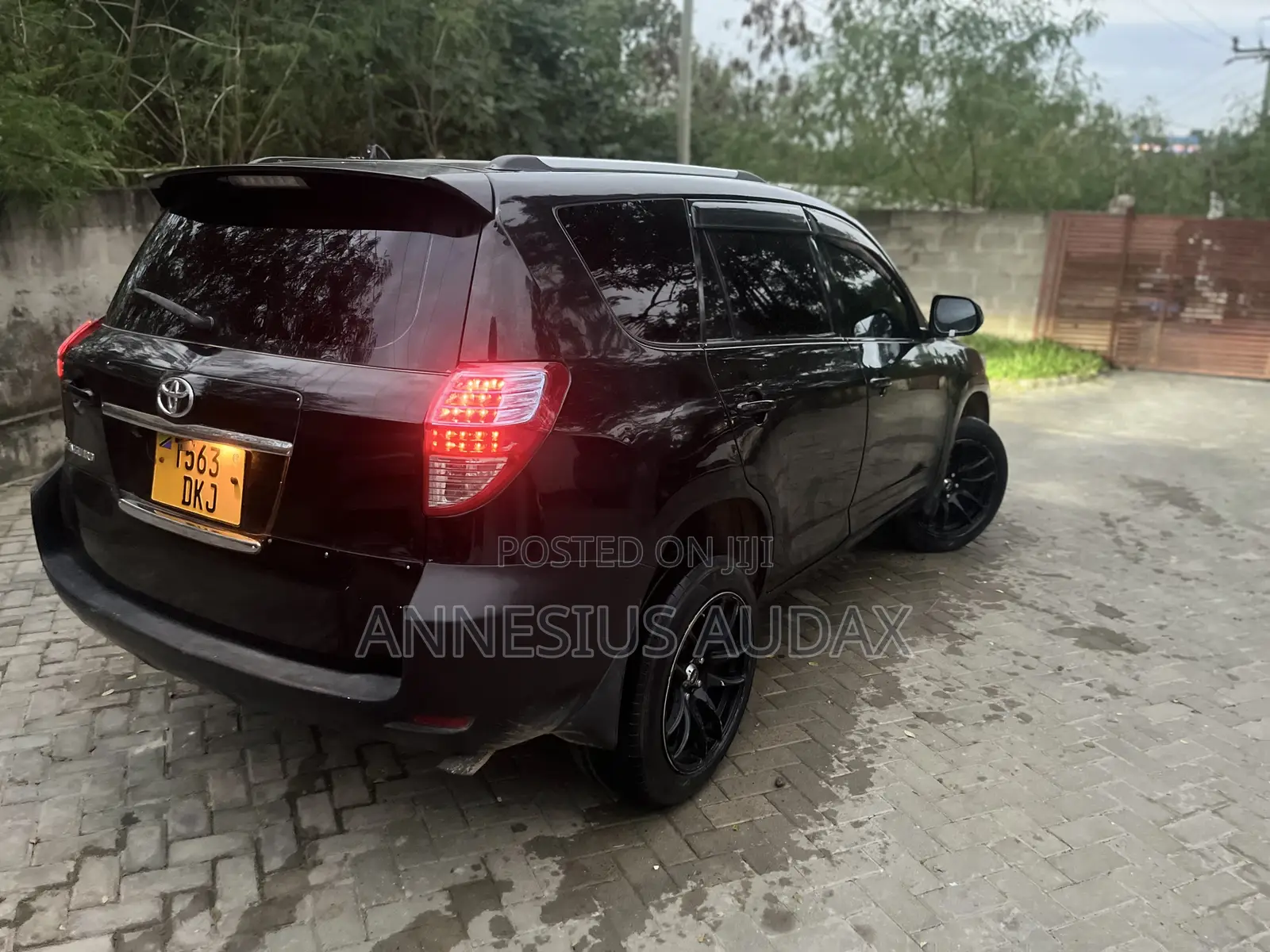 Toyota Vanguard 2012 Black