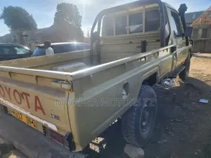 Toyota Land Cruiser 2005 Beige