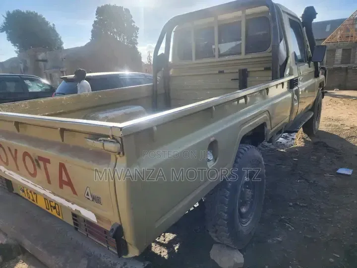 Toyota Land Cruiser 2005 Beige
