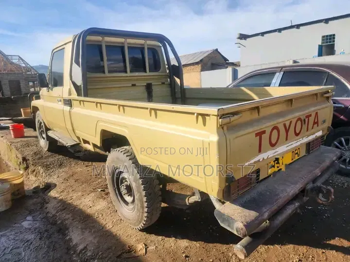 Toyota Land Cruiser 2005 Beige